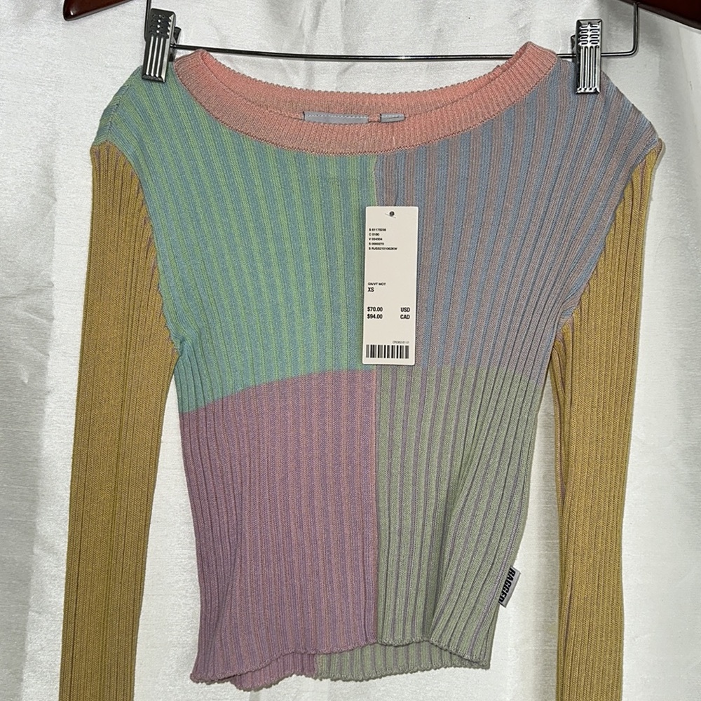 UO Long Sleeved Color Block Crop Top